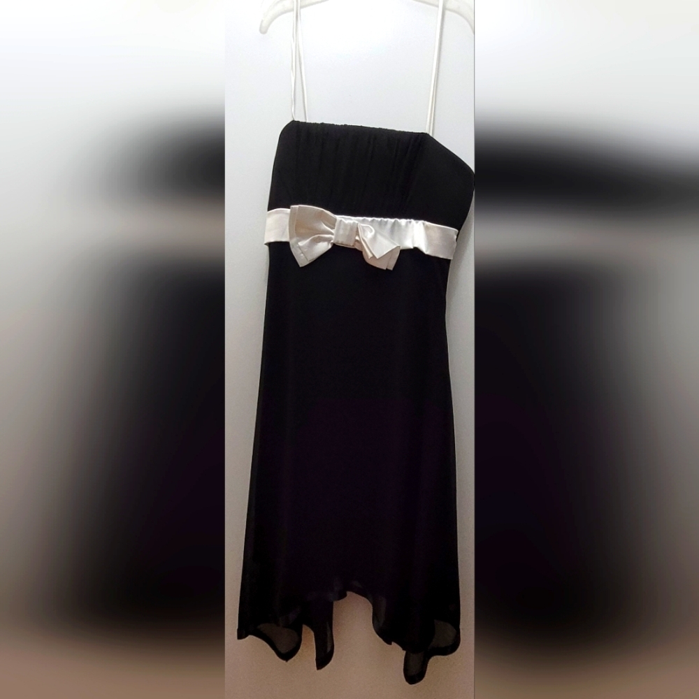 Juniors Black and white dress